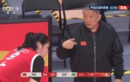 亿万28-女篮后卫线没人可用！三人7中0，险遭逆转，球迷：速召武桐桐回来