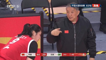 亿万28-女篮后卫线没人可用！三人7中0，险遭逆转，球迷：速召武桐桐回来