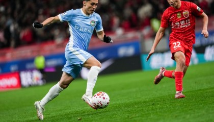 亿万28官网-鲁媒：阿卜杜肉苏力等多位泰山青训首轮获机会，贾非凡将面对旧主