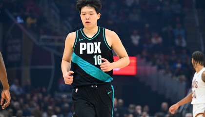 亿万28-杨瀚森：在G联赛打出很好的团队配合 今天防五小大家帮我弥补很多